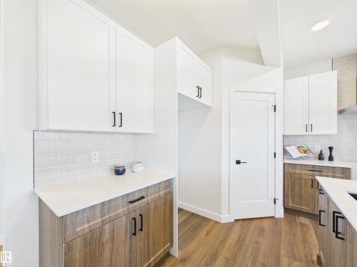 407 Brickyard Point(E), Stony Plain, AB - Indoor Photo Showing Kitchen