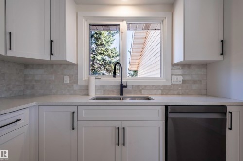 5528 54 Street, Leduc, AB - Indoor Photo Showing Kitchen With Double Sink