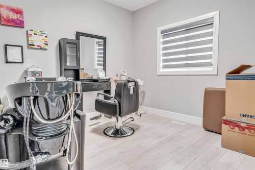 Versatile room featuring light wood-finish flooring and neutral gray walls - 1103 29 Street, Edmonton, AB - Indoor