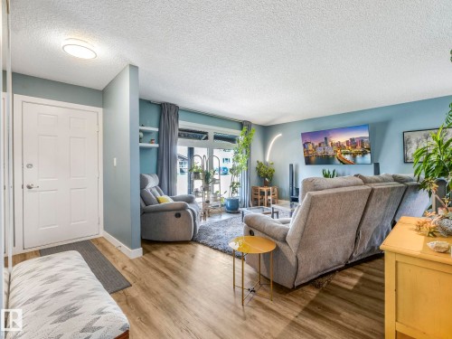 10629 167A Avenue, Edmonton, AB - Indoor Photo Showing Living Room