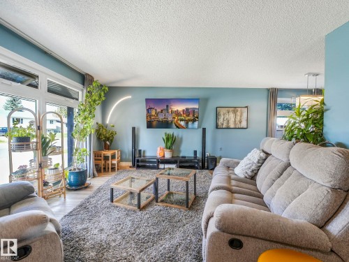 10629 167A Avenue, Edmonton, AB - Indoor Photo Showing Living Room
