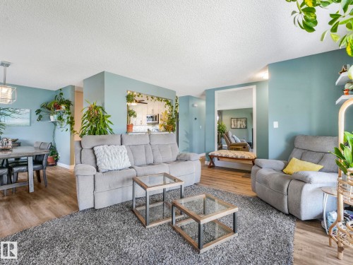 10629 167A Avenue, Edmonton, AB - Indoor Photo Showing Living Room