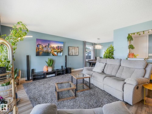 10629 167A Avenue, Edmonton, AB - Indoor Photo Showing Living Room