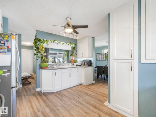 10629 167A Avenue, Edmonton, AB - Indoor Photo Showing Kitchen