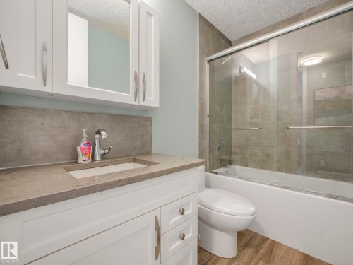 10629 167A Avenue, Edmonton, AB - Indoor Photo Showing Bathroom