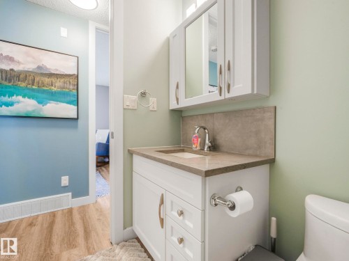10629 167A Avenue, Edmonton, AB - Indoor Photo Showing Bathroom