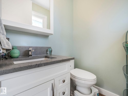 10629 167A Avenue, Edmonton, AB - Indoor Photo Showing Bathroom