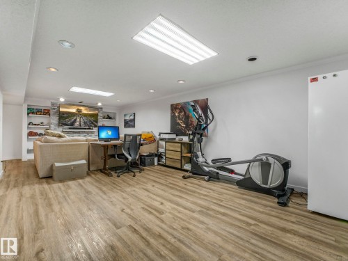 10629 167A Avenue, Edmonton, AB - Indoor Photo Showing Other Room