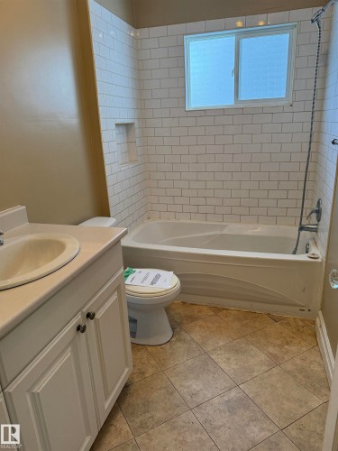 4818 52 Street, Thorsby, AB - Indoor Photo Showing Bathroom