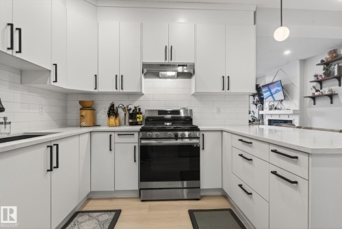 60 Treble Landing, Spruce Grove, AB - Indoor Photo Showing Kitchen With Upgraded Kitchen