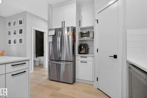 60 Treble Landing, Spruce Grove, AB - Indoor Photo Showing Kitchen