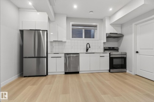 60 Treble Landing, Spruce Grove, AB - Indoor Photo Showing Kitchen