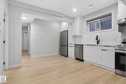 60 Treble Landing, Spruce Grove, AB - Indoor Photo Showing Kitchen