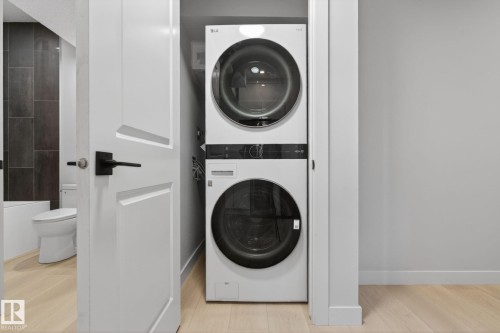 60 Treble Landing, Spruce Grove, AB - Indoor Photo Showing Laundry Room