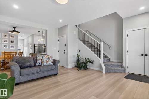 60 Treble Landing, Spruce Grove, AB - Indoor Photo Showing Living Room