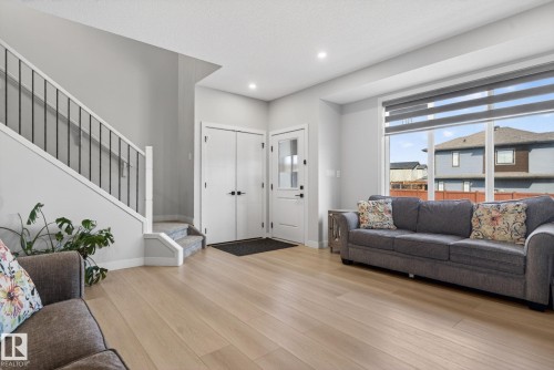 60 Treble Landing, Spruce Grove, AB - Indoor Photo Showing Living Room