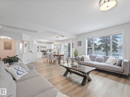 71 Rue Bouchard, Beaumont, AB - Indoor Photo Showing Living Room