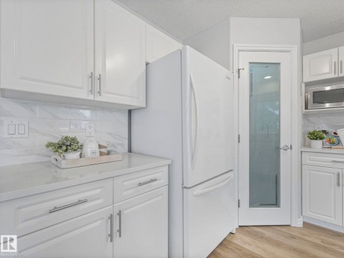 71 Rue Bouchard, Beaumont, AB - Indoor Photo Showing Kitchen