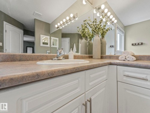 71 Rue Bouchard, Beaumont, AB - Indoor Photo Showing Bathroom