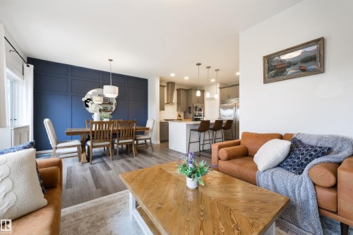 22632 96 Avenue, Edmonton, AB - Indoor Photo Showing Living Room