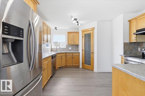 301 Avena Link, Leduc, AB - Indoor Photo Showing Kitchen