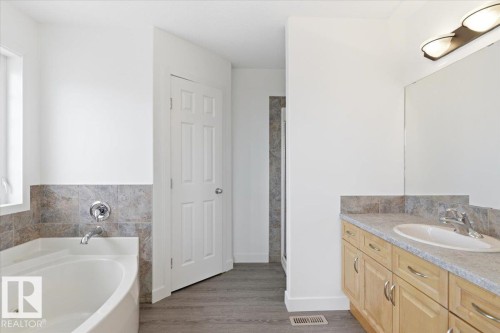 301 Avena Link, Leduc, AB - Indoor Photo Showing Bathroom