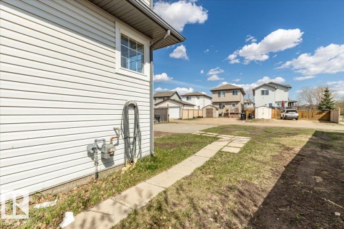301 Avena Link, Leduc, AB - Outdoor