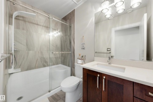 9055 24 Avenue, Edmonton, AB - Indoor Photo Showing Bathroom