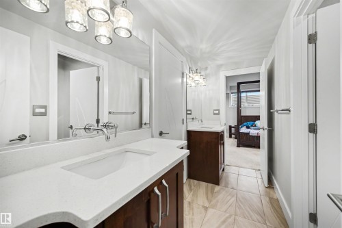 9055 24 Avenue, Edmonton, AB - Indoor Photo Showing Bathroom