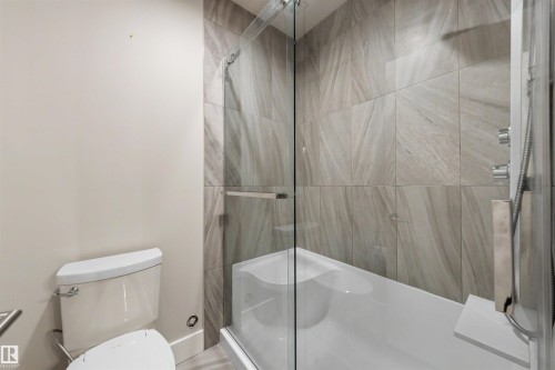 9055 24 Avenue, Edmonton, AB - Indoor Photo Showing Bathroom