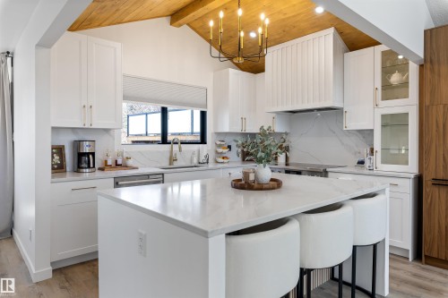 Vaulted wood-paneled ceiling with exposed beams - 38 Woodcrest Avenue, St. Albert, AB - Indoor Photo Showing Kitchen With Upgraded Kitchen