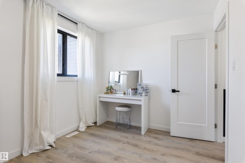 Room featuring wood-finish flooring and white walls - 38 Woodcrest Avenue, St. Albert, AB - Indoor