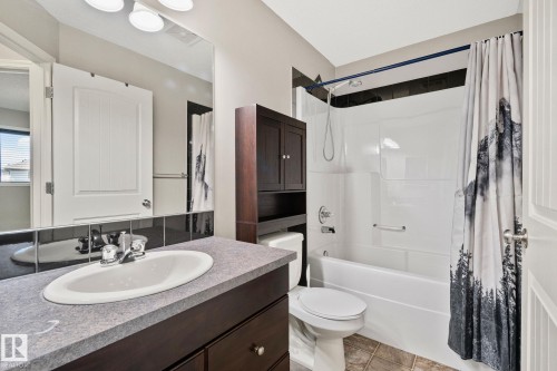 6 Vivian Way, Spruce Grove, AB - Indoor Photo Showing Bathroom