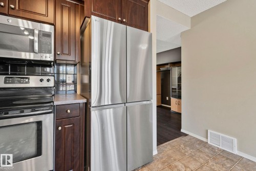 6 Vivian Way, Spruce Grove, AB - Indoor Photo Showing Kitchen With Stainless Steel Kitchen
