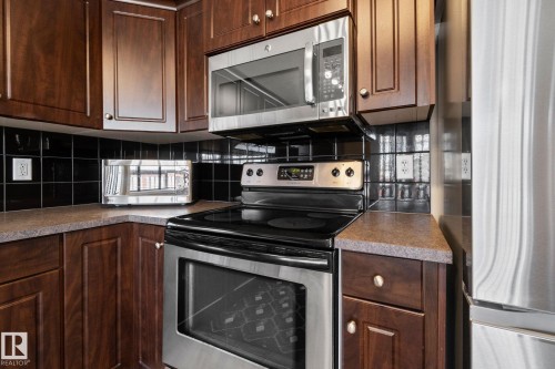 6 Vivian Way, Spruce Grove, AB - Indoor Photo Showing Kitchen