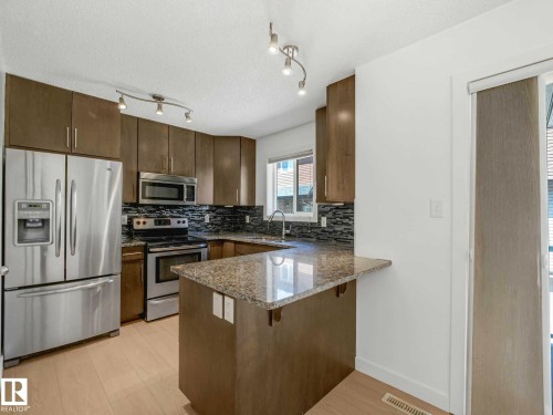 49 12004 22 Avenue, Edmonton, AB - Indoor Photo Showing Kitchen