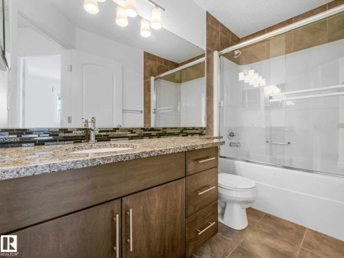 49 12004 22 Avenue, Edmonton, AB - Indoor Photo Showing Bathroom