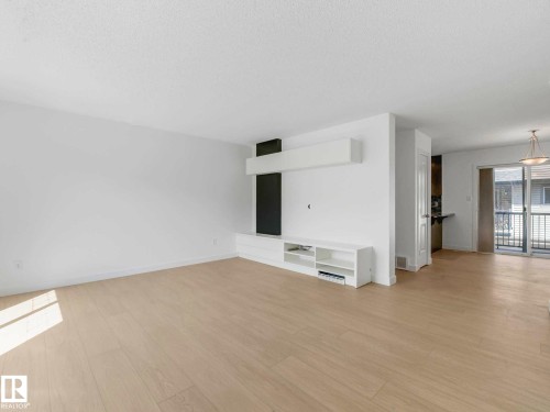 49 12004 22 Avenue, Edmonton, AB - Indoor Photo Showing Other Room