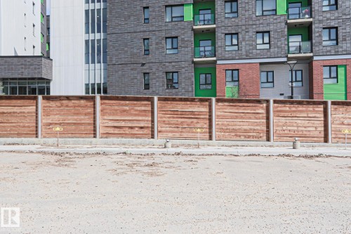 Expansive undeveloped lot featuring a concrete-base wood fence - 118 7220 144 Avenue, Edmonton, AB - Outdoor