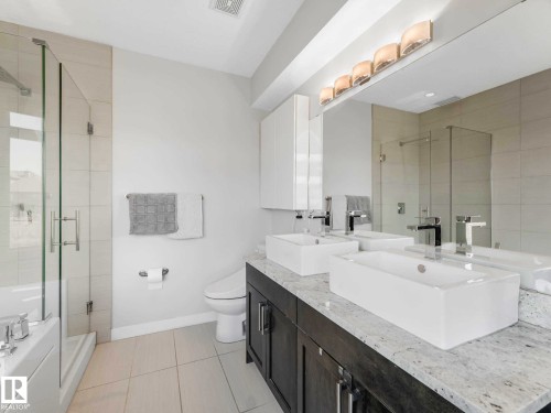 122 5151 Windermere Boulevard, Edmonton, AB - Indoor Photo Showing Bathroom
