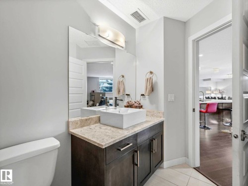 122 5151 Windermere Boulevard, Edmonton, AB - Indoor Photo Showing Bathroom