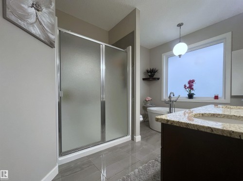 8504 216 Street, Edmonton, AB - Indoor Photo Showing Bathroom