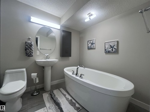 8504 216 Street, Edmonton, AB - Indoor Photo Showing Bathroom
