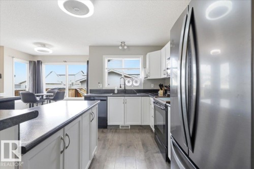 406 Songhurst Place, Leduc, AB - Indoor Photo Showing Kitchen