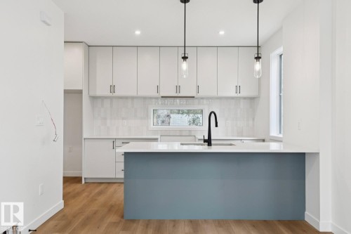 14816 93 Avenue, Edmonton, AB - Indoor Photo Showing Kitchen With Upgraded Kitchen