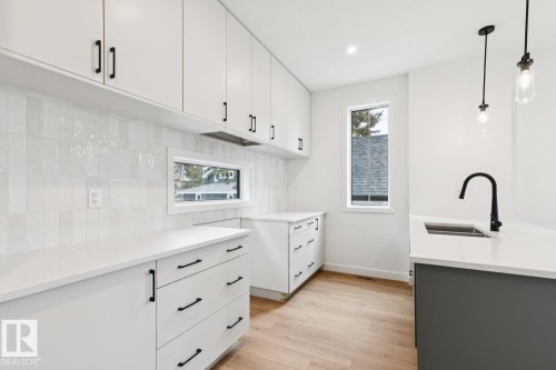 14816 93 Avenue, Edmonton, AB - Indoor Photo Showing Kitchen With Double Sink