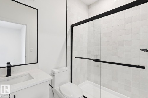 14816 93 Avenue, Edmonton, AB - Indoor Photo Showing Bathroom