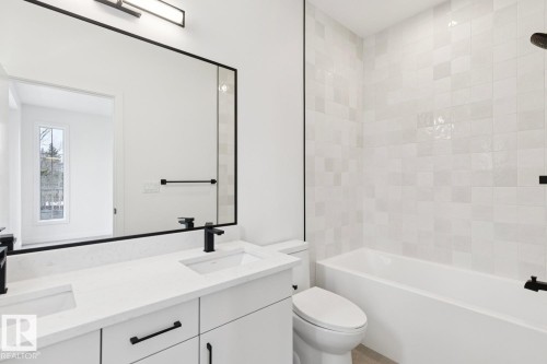 14816 93 Avenue, Edmonton, AB - Indoor Photo Showing Bathroom