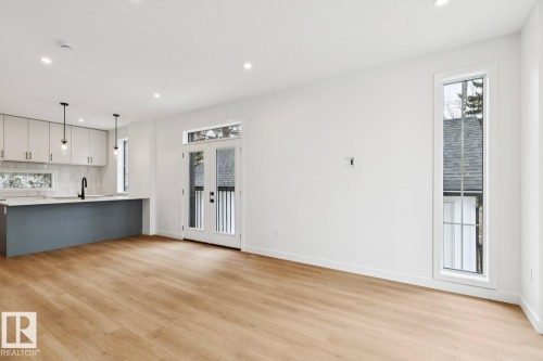 14816 93 Avenue, Edmonton, AB - Indoor Photo Showing Kitchen