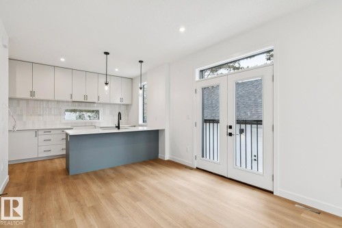 14816 93 Avenue, Edmonton, AB - Indoor Photo Showing Kitchen